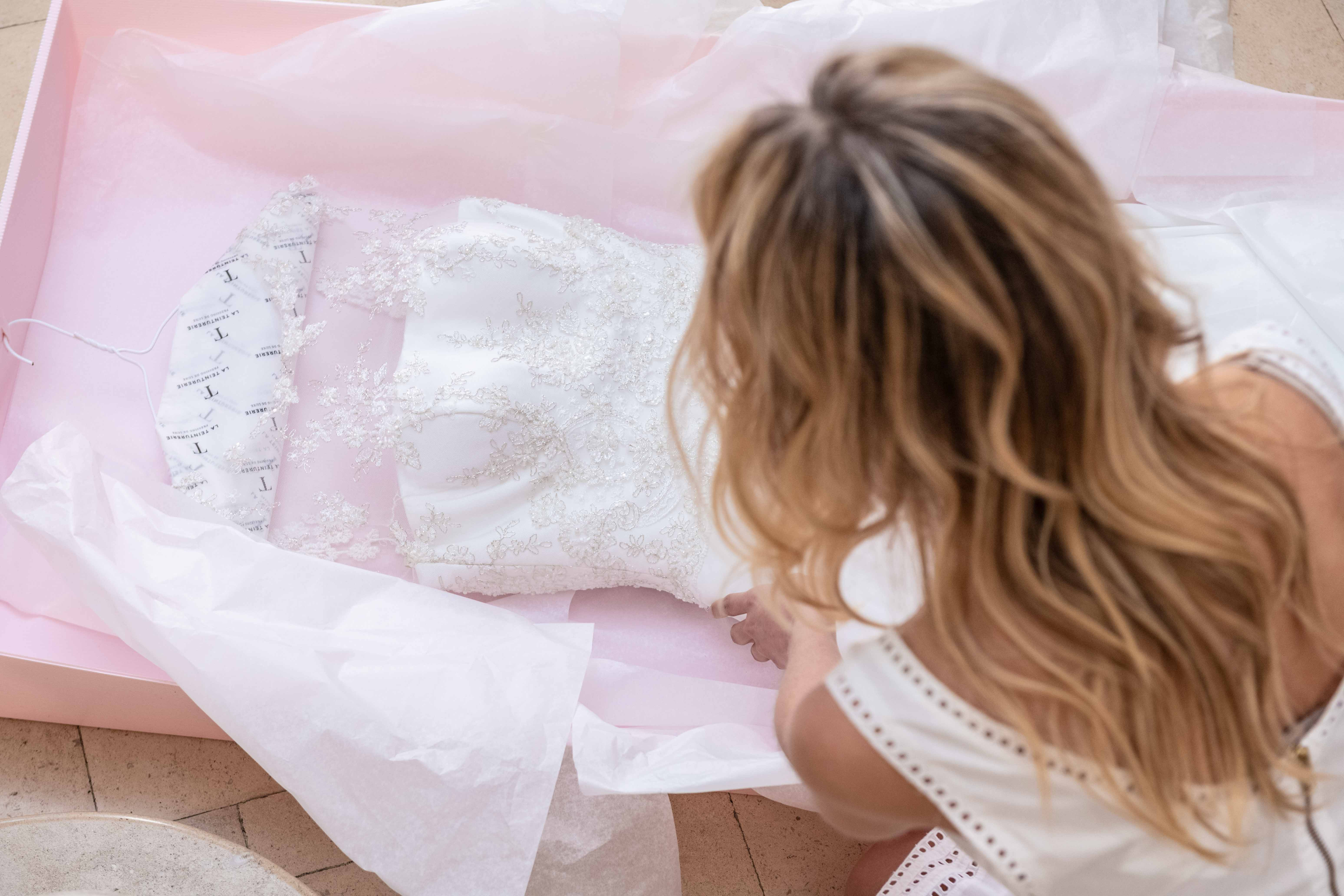 How to preserve your wedding dress: La Teinturerie's wedding box !